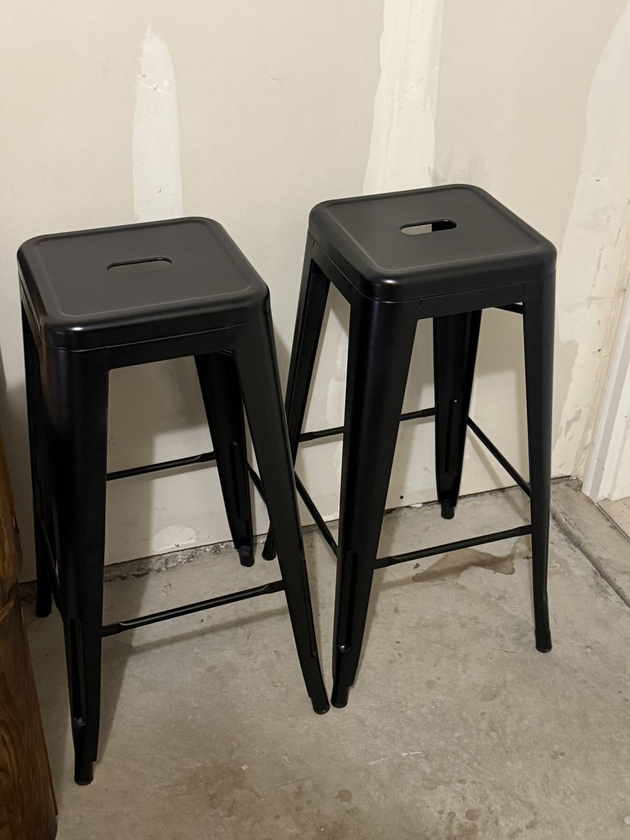 Set Of 4 BLack Metal Barstools