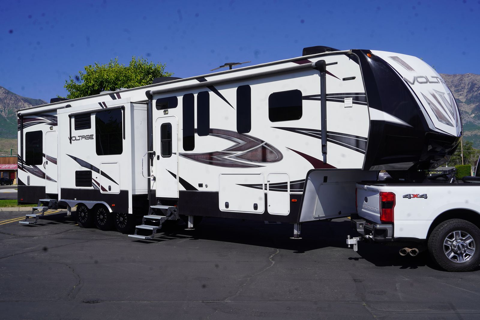 2016 Dutchman Voltage 3970