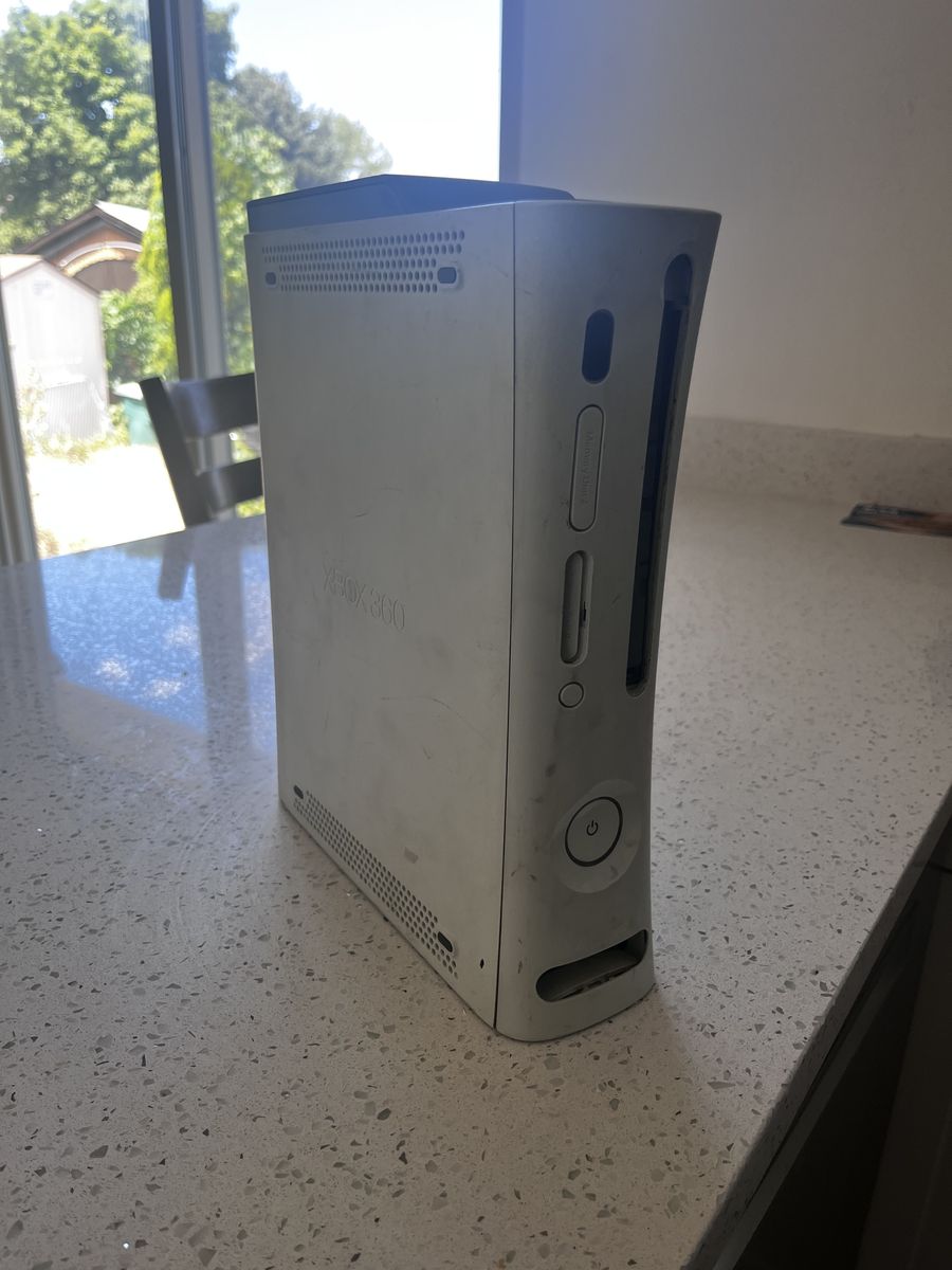 Xbox 360 for parts or repair.