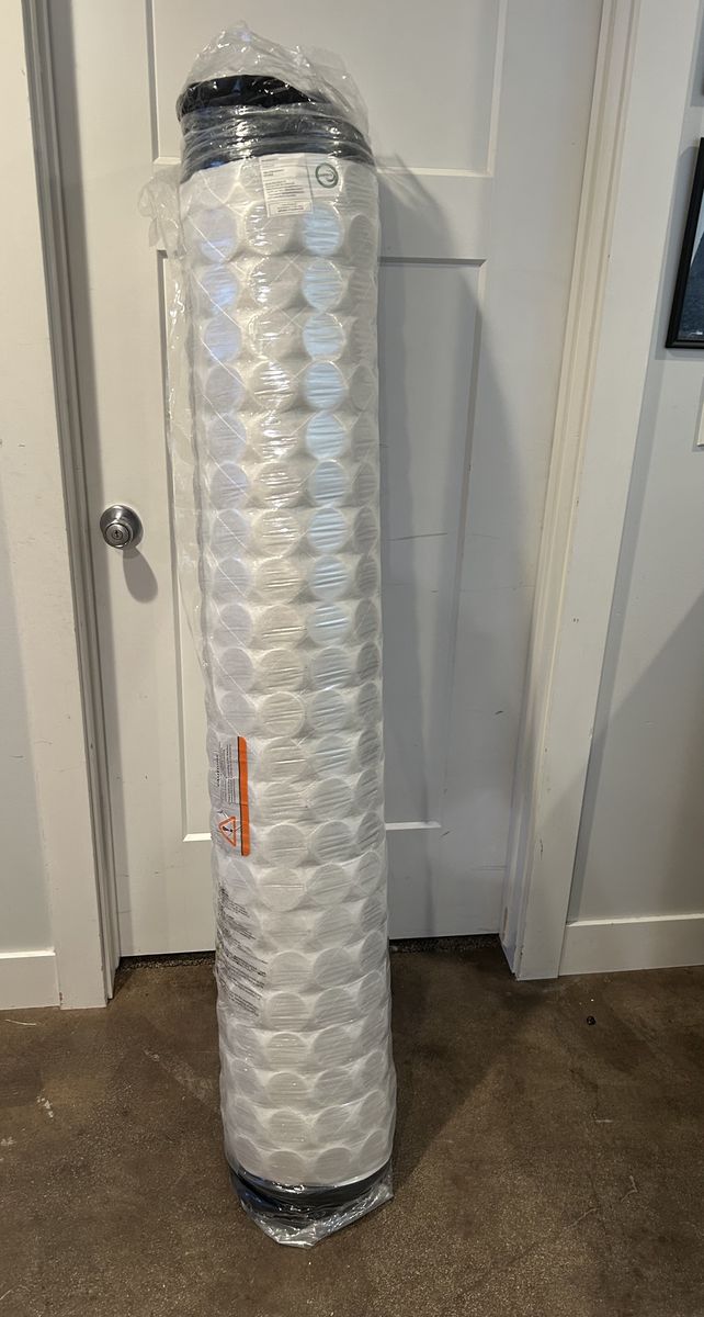 New WinxMatrs Queen Mattress 12 Inch Black Sealed