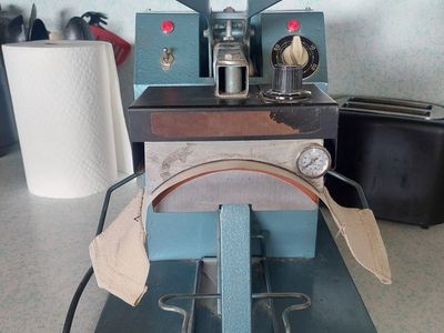 HIx Hat Press, Heats Up!
