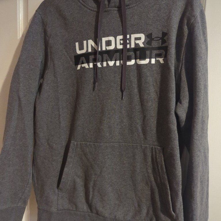 men's large Under Armour hoodie