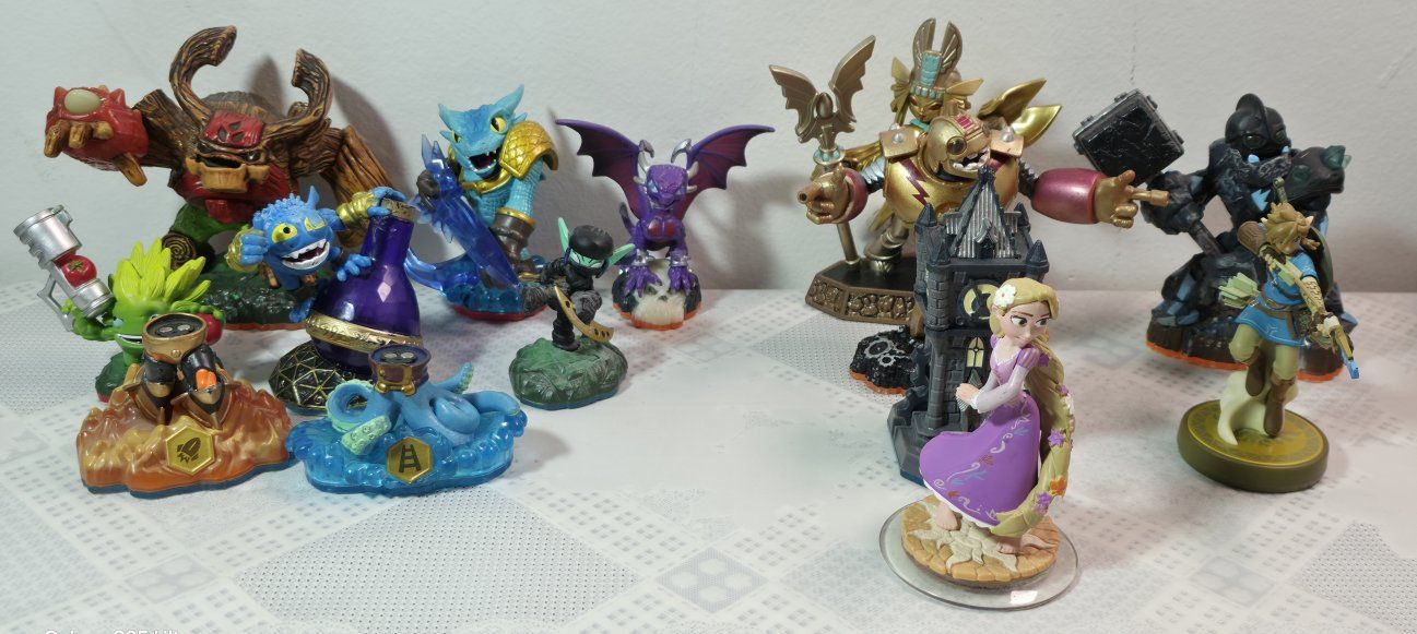 Skylanders, Infinity and Amiibo Figures