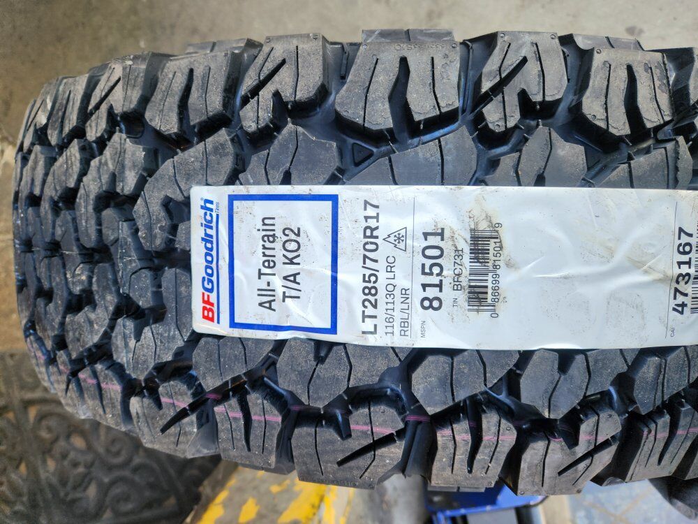 285/70r17 bfgoodrich all terrain Ko2 ta