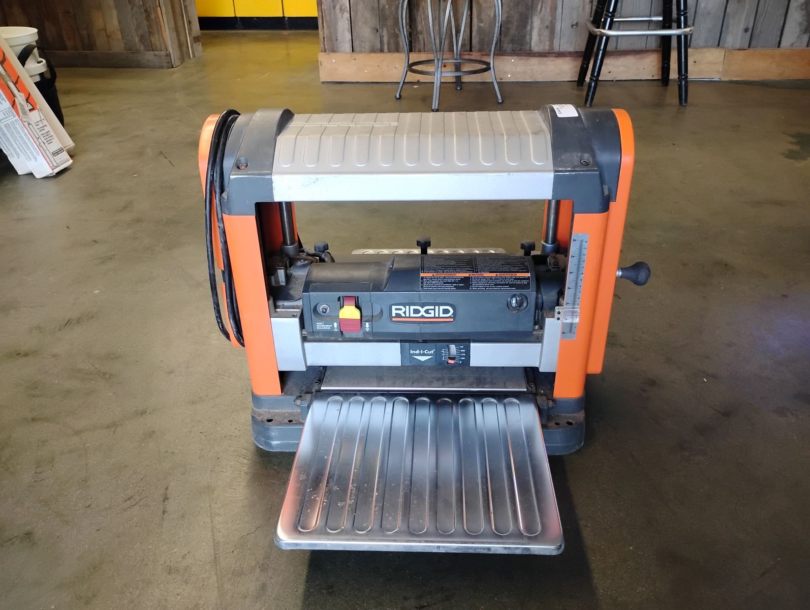 Ridgid TP13002 13-inch 120 Portable Thickness Planer With Stand