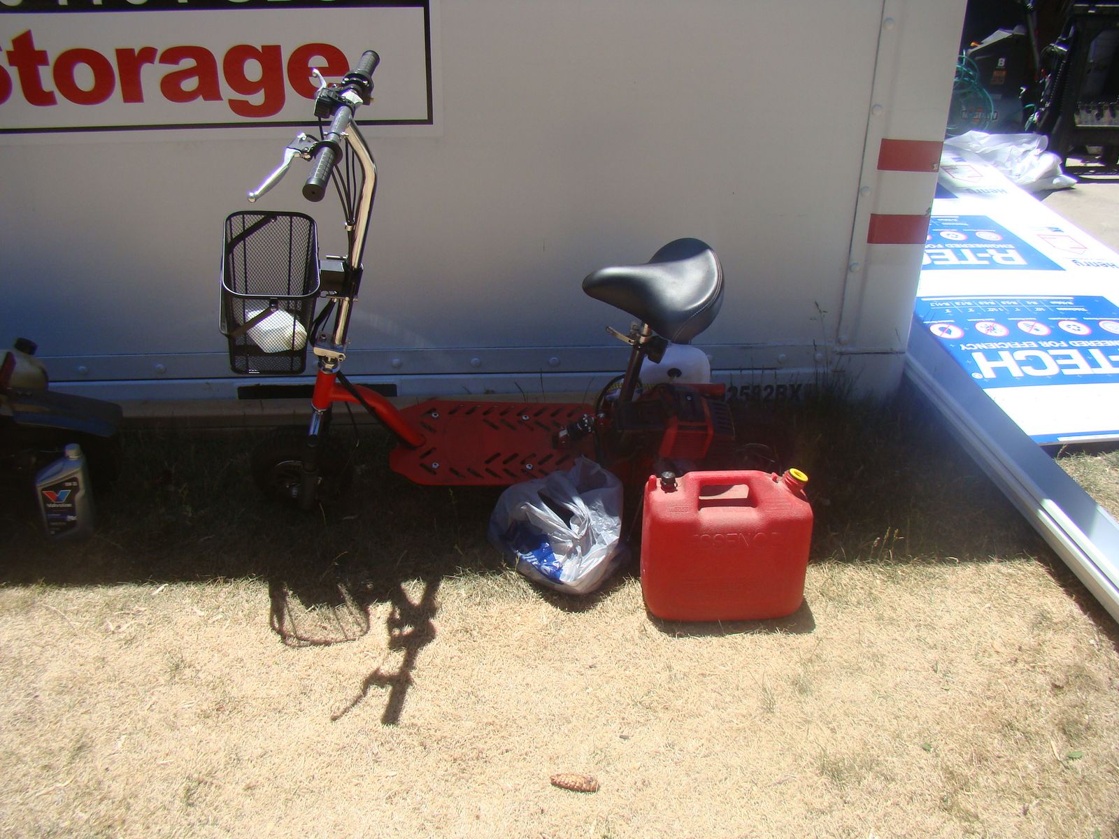 Blaze red 49cc 2-stroke  Scooter with Basket and Fuel Can - Runs Great!