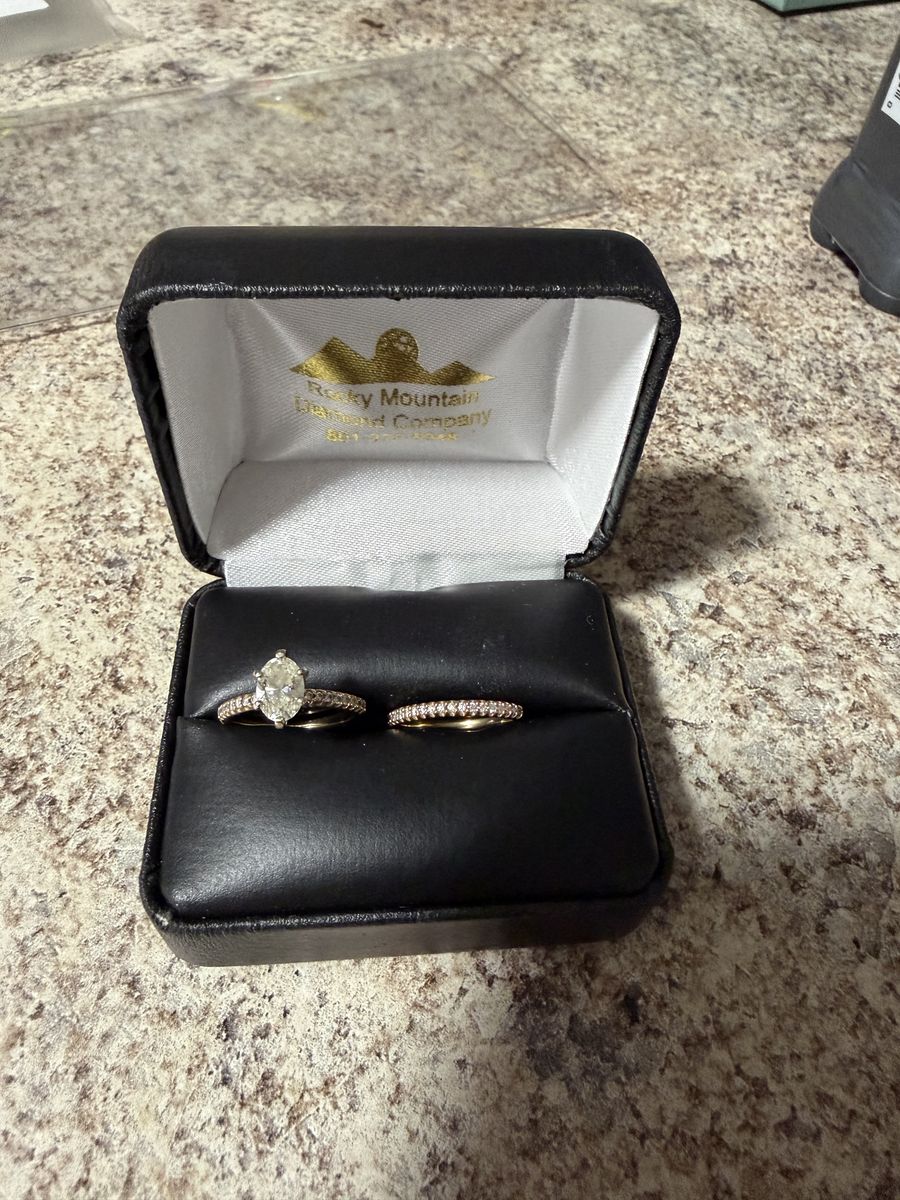 Wedding/engagement Ring