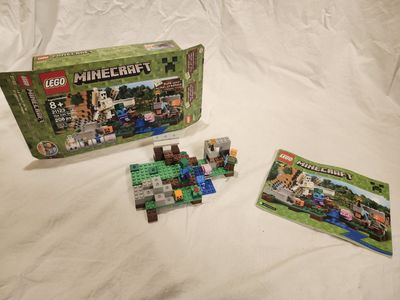 LEGO Minecraft 21123 The Iron Golem – 100% Complete w/ Box + Instructions