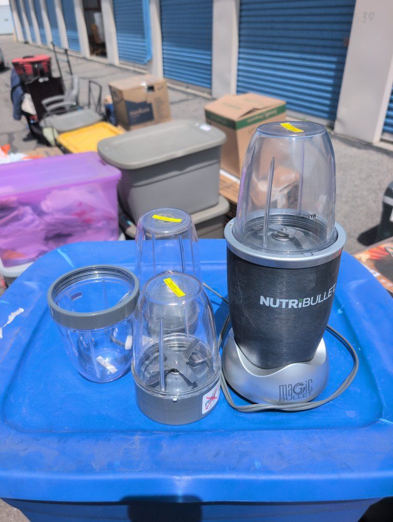 NutriBullet Magic Bullet Personal Blender 4 Cups & 2 Blades Smoothie Maker