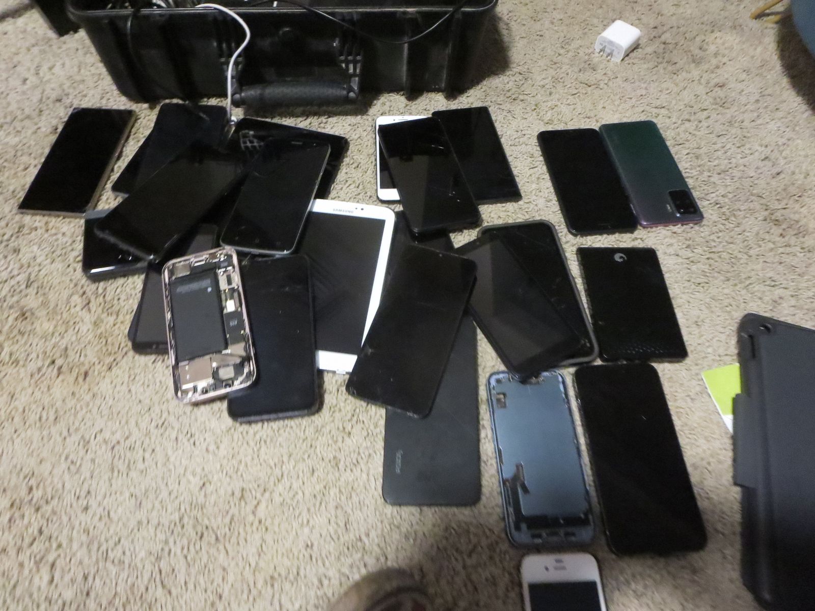 Lot of Mixed Smartphones and Tablets For Parts or Repair