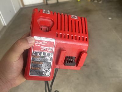 Milwaukee M12/M18 Multi-Voltage Li-Ion Battery Charger (48-59-1812)