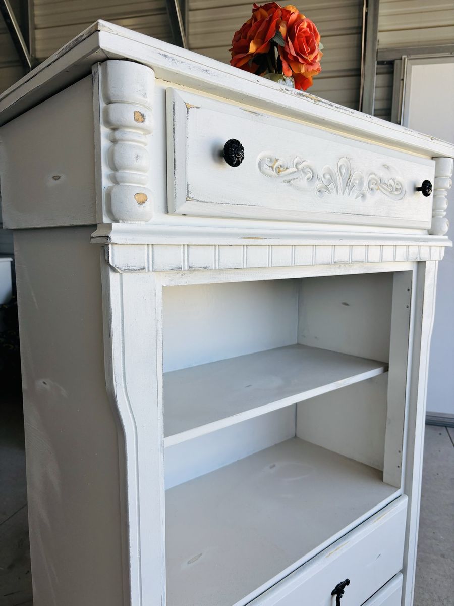 Dresser/shelving