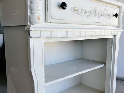 Dresser/shelving