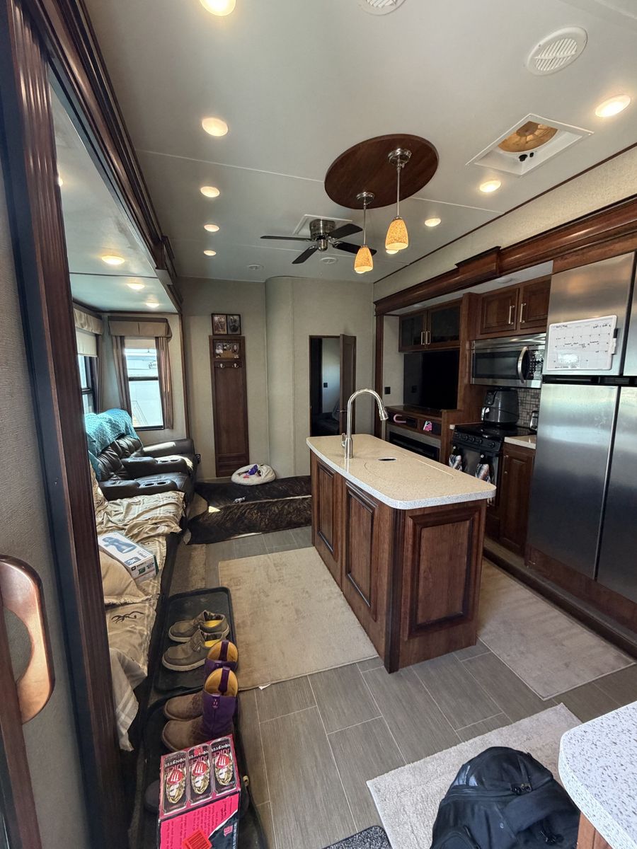 2019 Keystone Avalanche 395BH