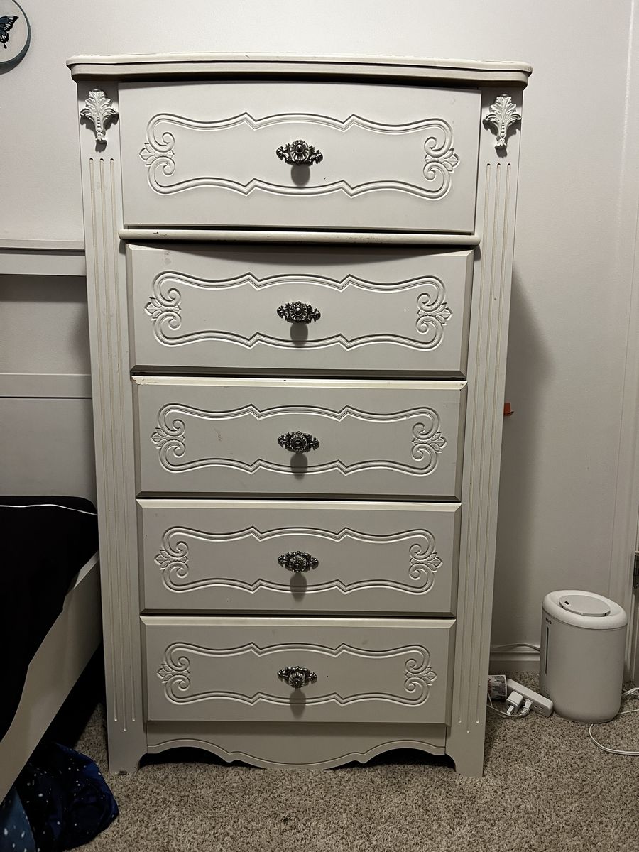 Vintage French Provincial Style 5-Drawer Dresser - White with Ornate Pulls