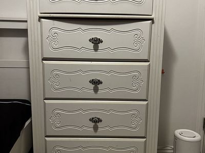 Vintage French Provincial Style 5-Drawer Dresser - White with Ornate Pulls