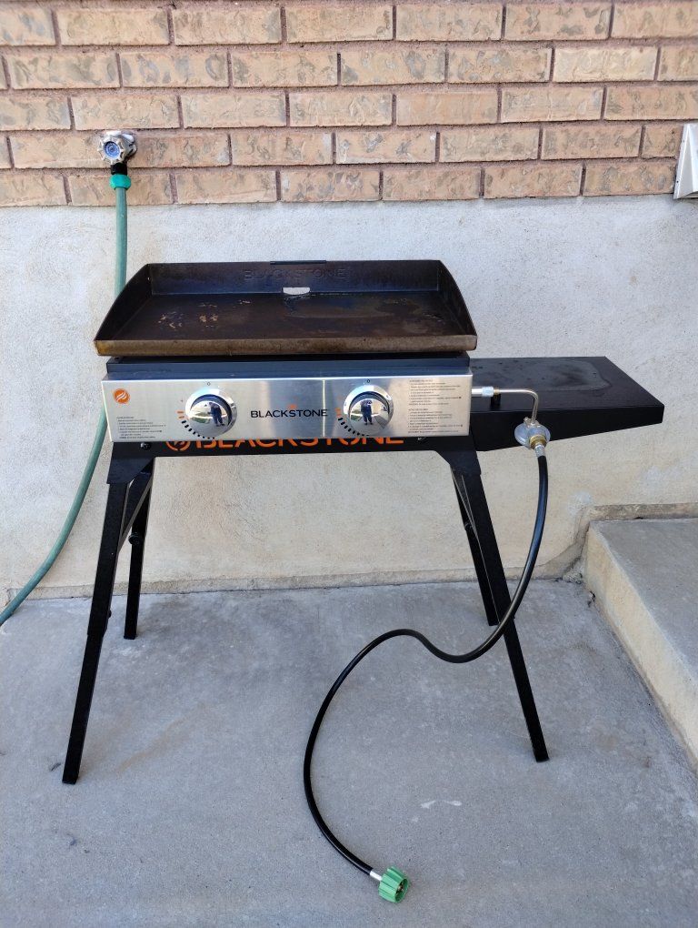 Blackstone 22" Adventure Ready Griddle with Stand and Carry Bag - Portable 2-Burner Propane Grill