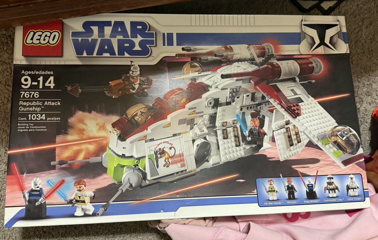 LEGO Star Wars Republic Attack Gunship Set 7676 - New in sealed box. 