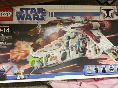 LEGO Star Wars Republic Attack Gunship Set 7676 - New in sealed box.