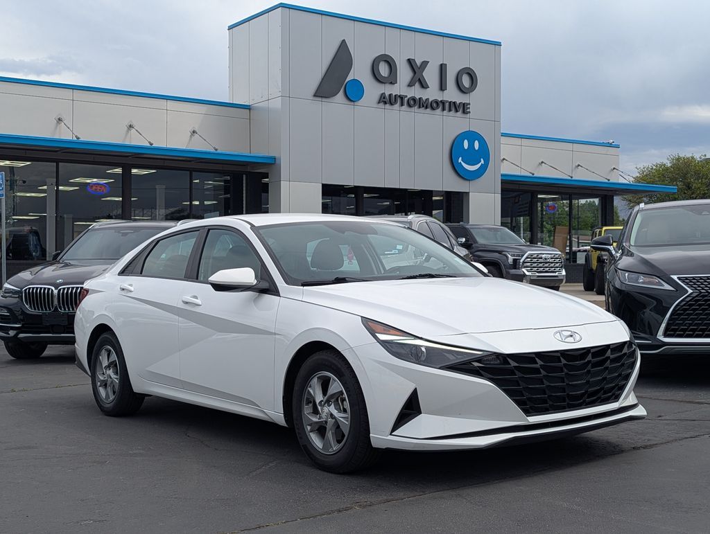 2023 Hyundai Elantra SE