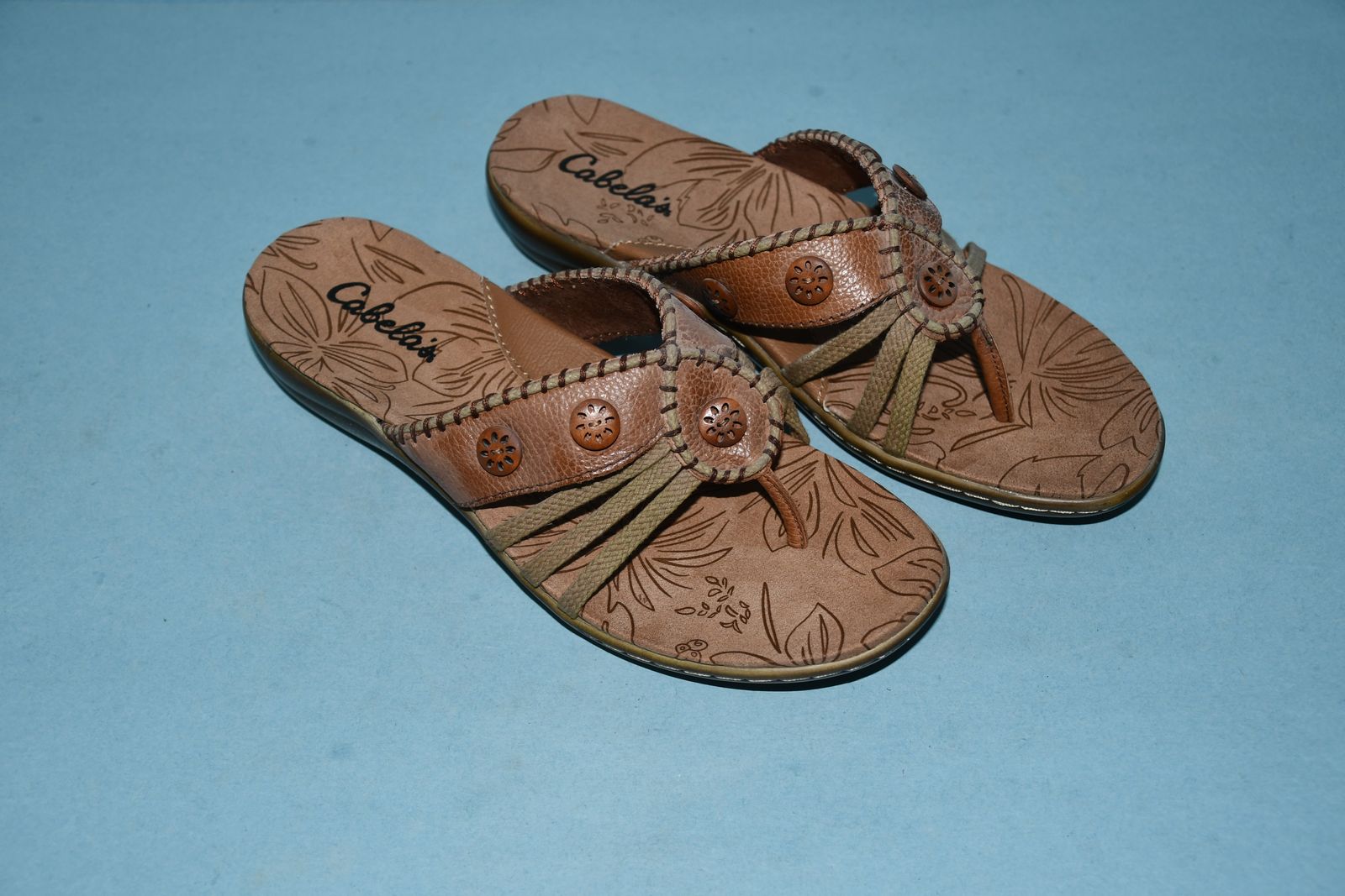 WOMEN'S CABELA'S SANDALS ~ SIZE 8M ~ BROWN ~ HEEL HEIGHT 1.25" ~ CUTE DETAIL ~ CLEAN!