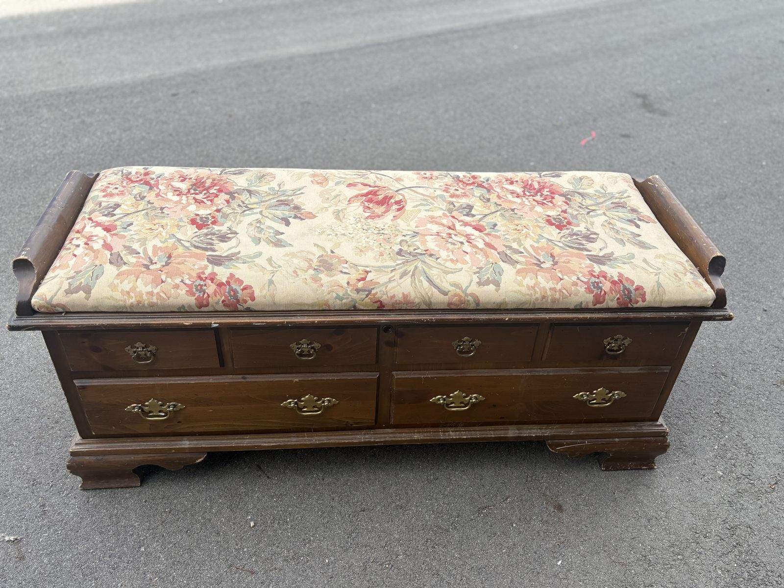Vintage Lane Cedar Chest Bench