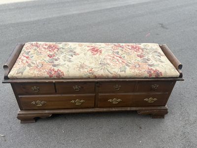 Vintage Lane Cedar Chest Bench