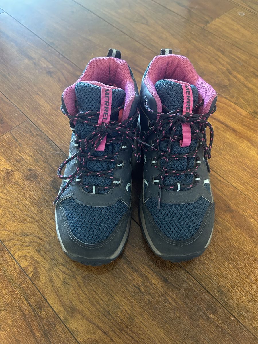 Merrell Girls Size 1 Hiking Boots, lightly used