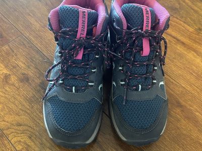 Merrell Girls Size 1 Hiking Boots, lightly used