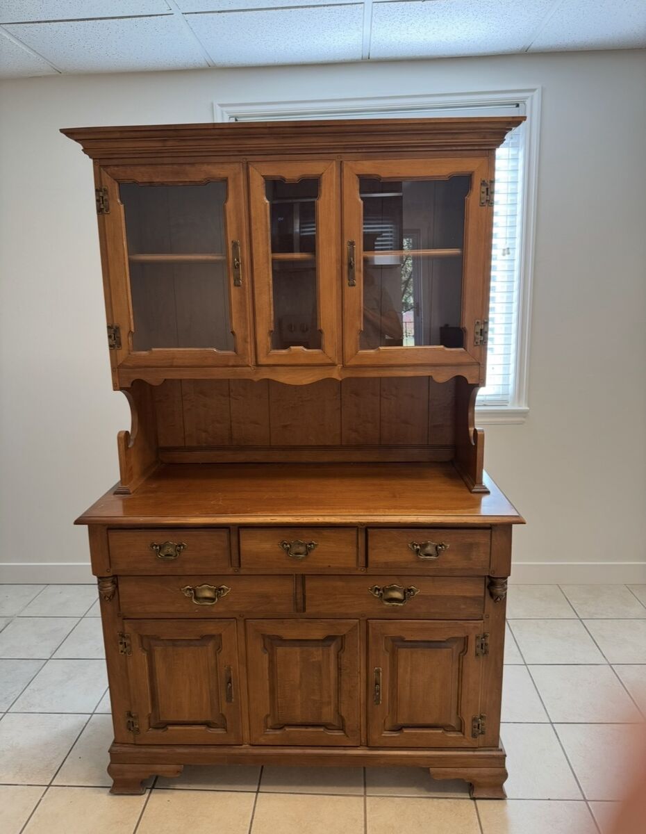 Buffet Hutch w/ China Cabinet