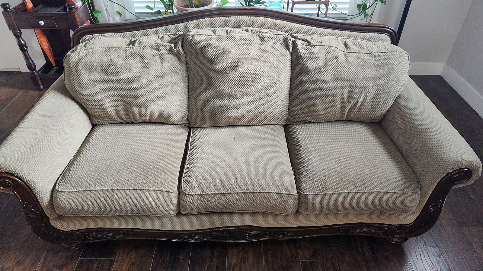 Traditional Beige Textured Fabric Sofa