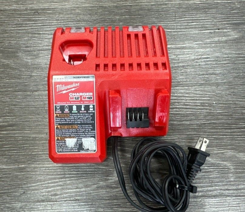 MILWAUKEE M12/M18 BATTERY CHARGER