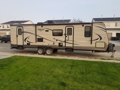Keystone Hideout Travel Trailer - Spacious RV