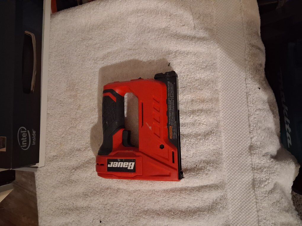 BAUER 4V Cordless Stapler