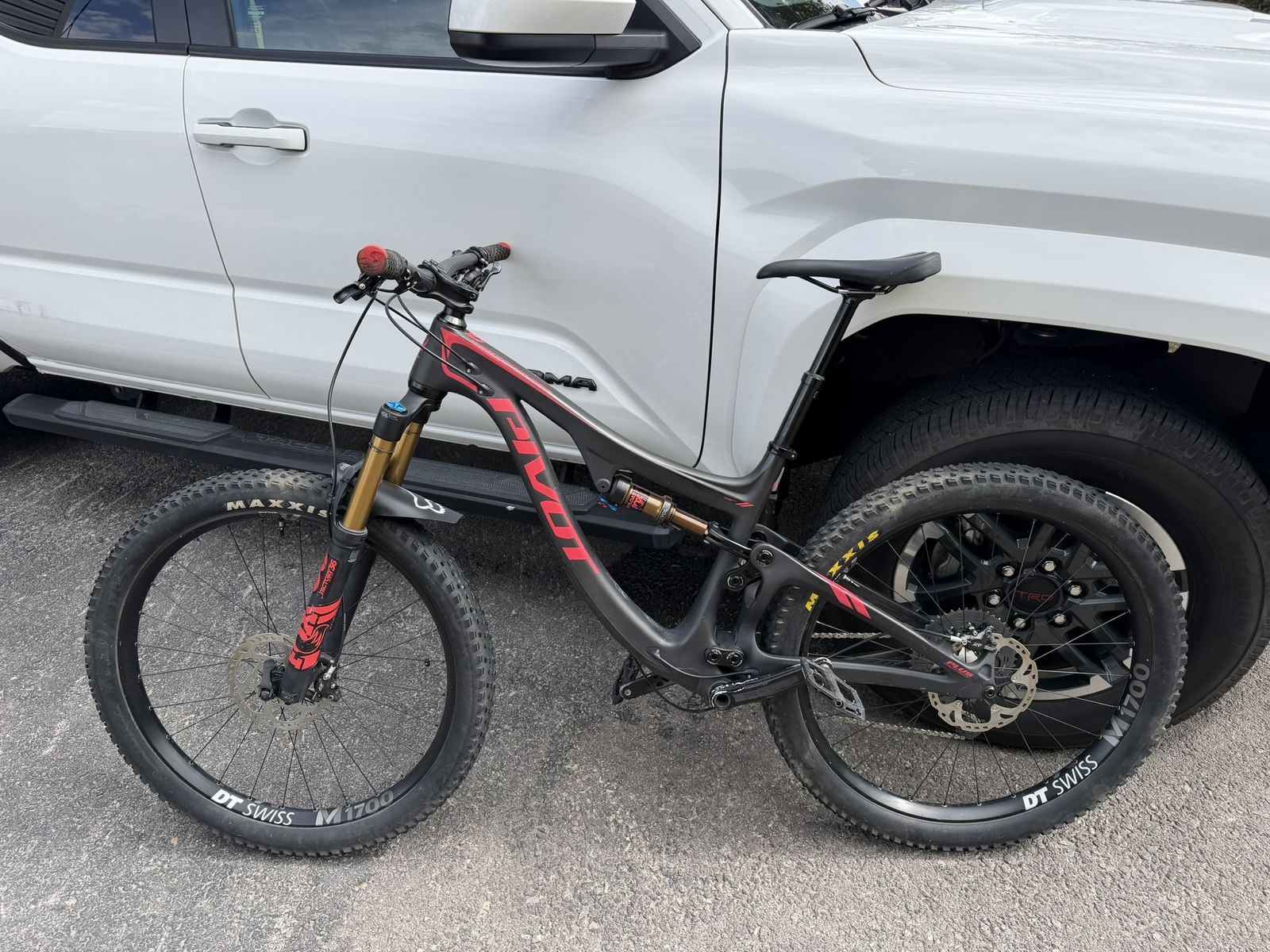 2018 Pivot Switchblade Pro XT/XTR Medium Carbon Mountain Bike