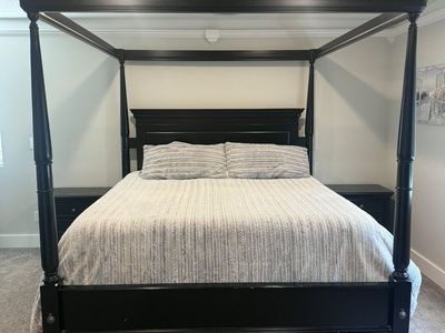 6 Piece Black Wood Bedroom Furniture Set - King Poster Bed, Dresser, Chest, Nightstands