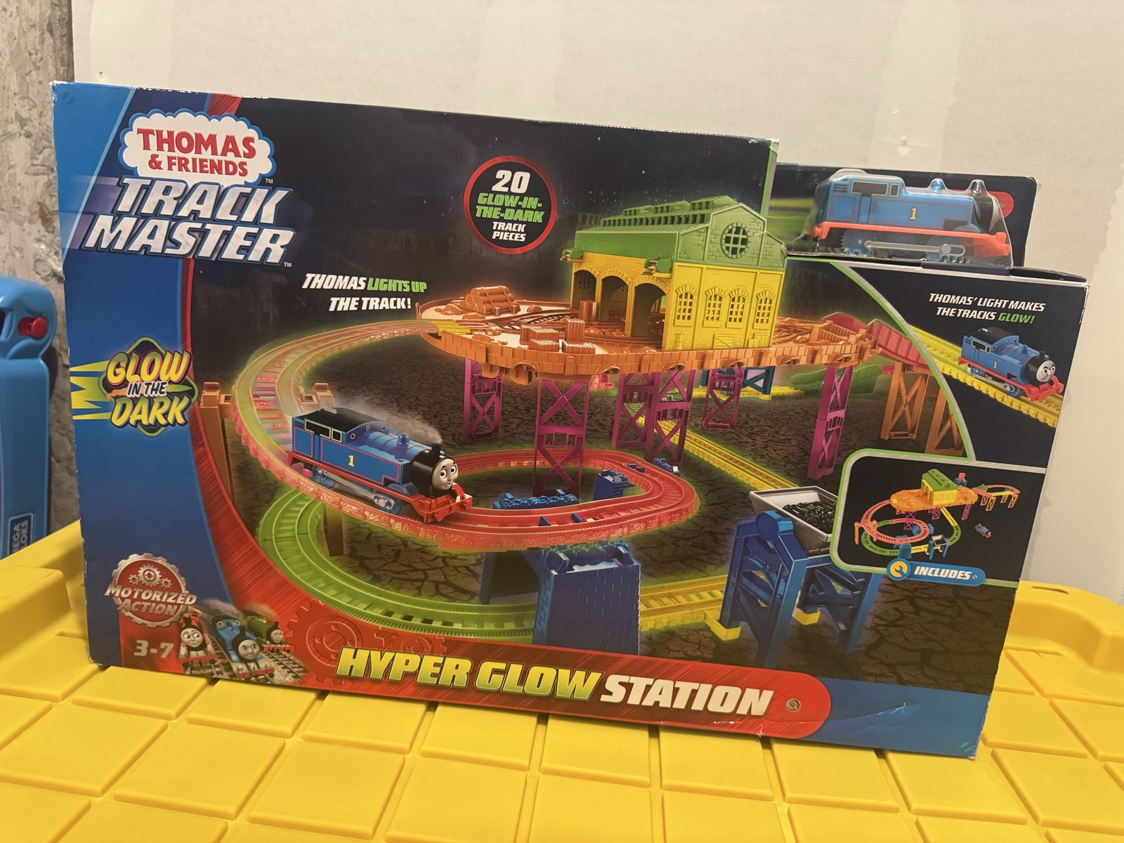 Thomas & Friends TrackMaster Hyper Glow Station Set Motorized Train Glow Track