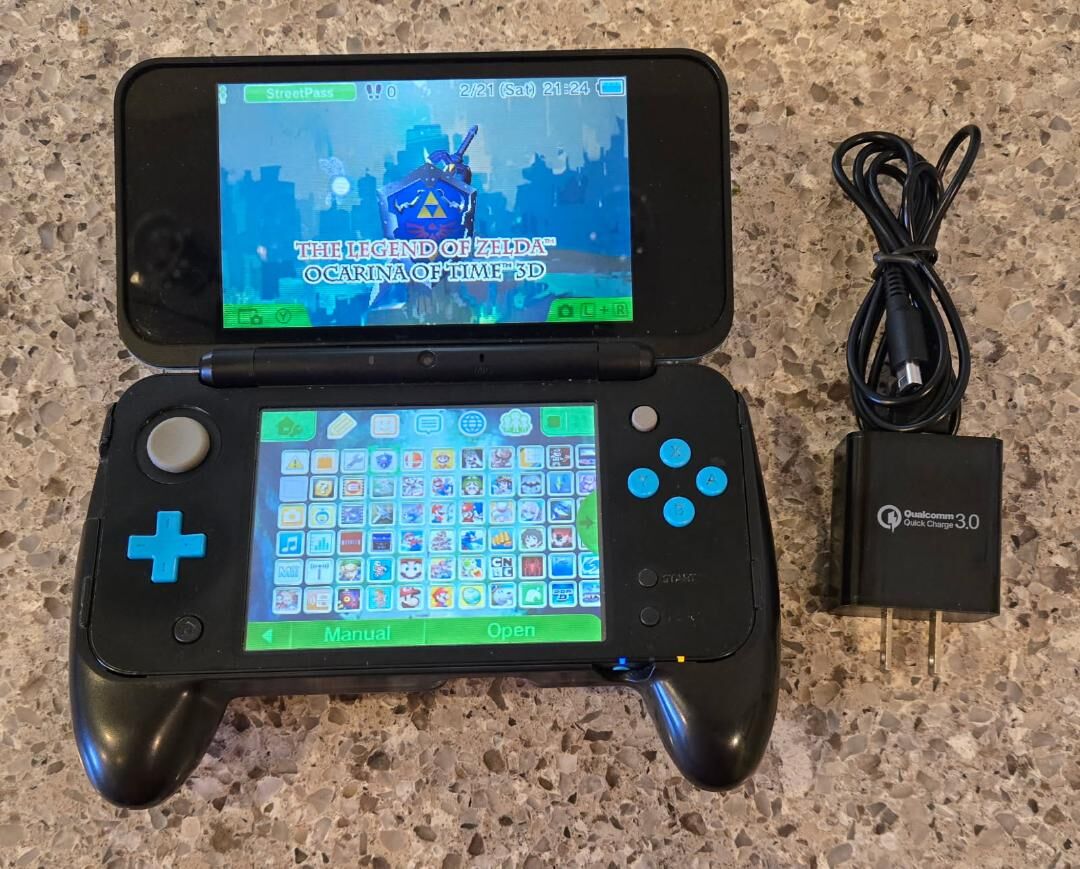 Nintendo 2ds XL with 143 games on it! trades considered!