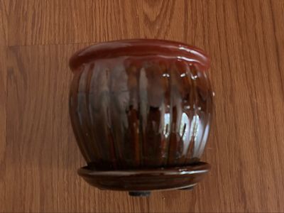 Brown-Bordo Glazed Ceramic Fluted Plant Pot with Saucer - 5 inch diameter