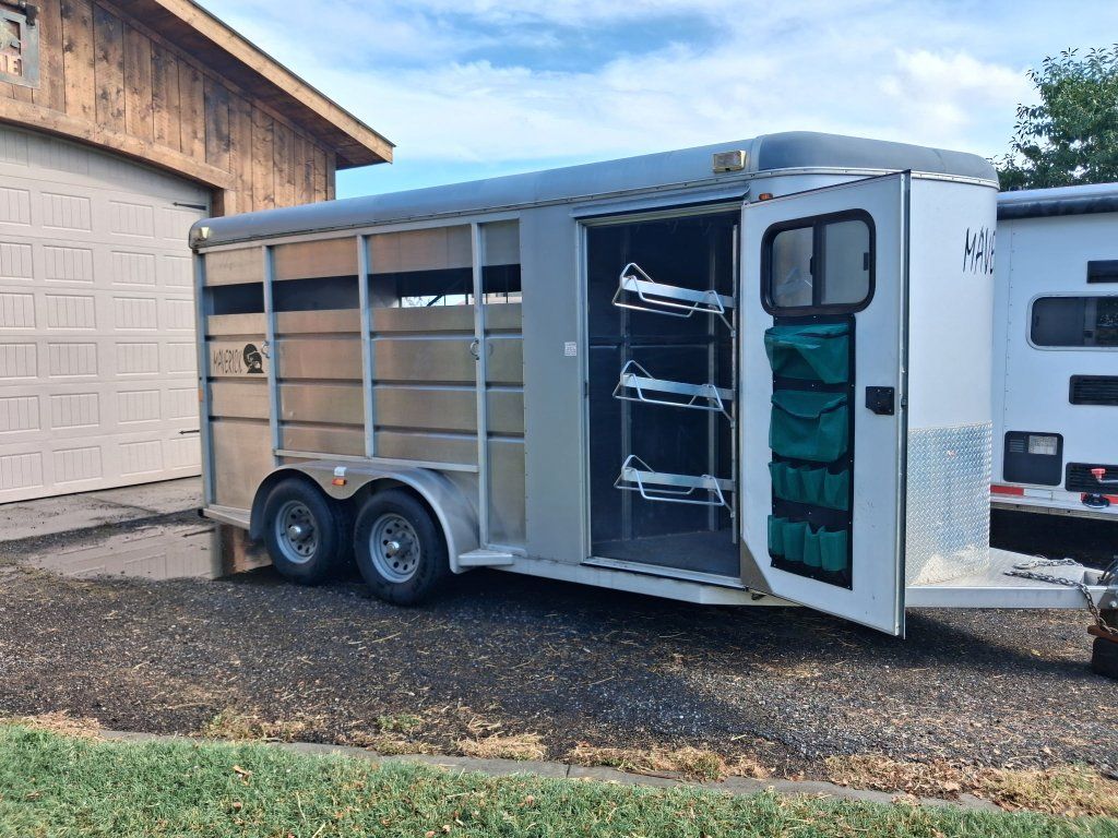 2014 C&B Quality Trailer Works Maverick 3HS 17' Horse Trailer