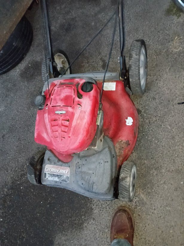 Troy-Bilt TB110 Push Lawn Mower - Red, 21-inch Deck, Briggs & Stratton Engine