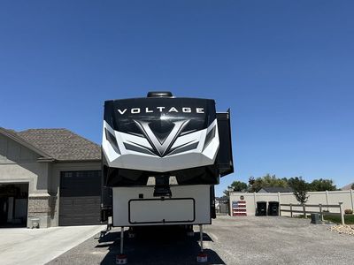 2021 Dutchman Voltage 3951
