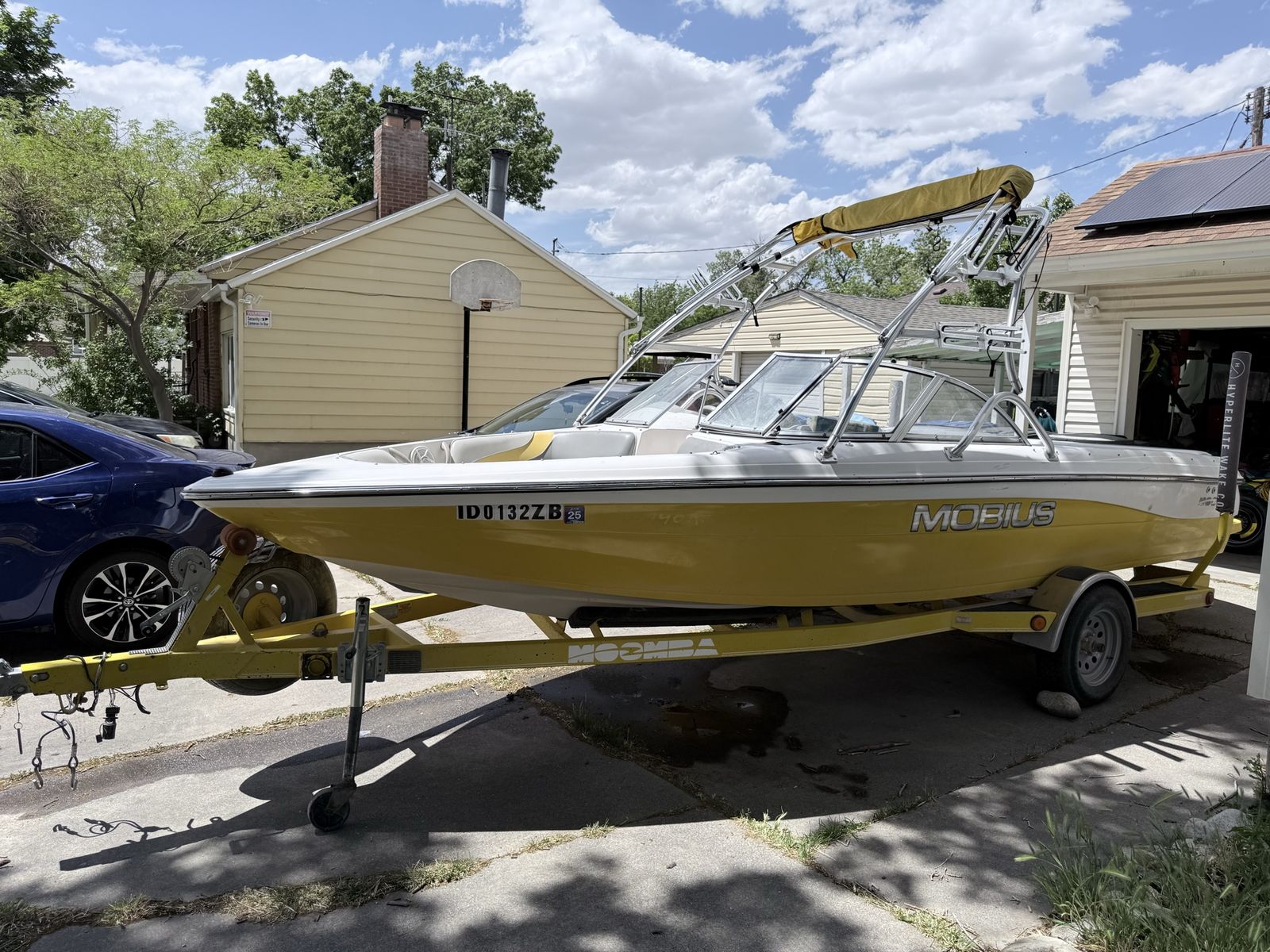 Moomba Mobius LS Wakeboard Boat with Trailer