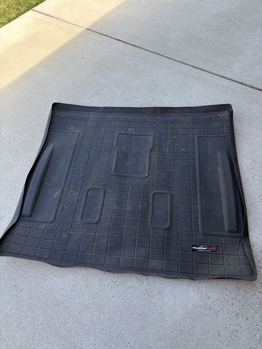 Chevy Tahoe 08-14 WeatherTech Floor Mat