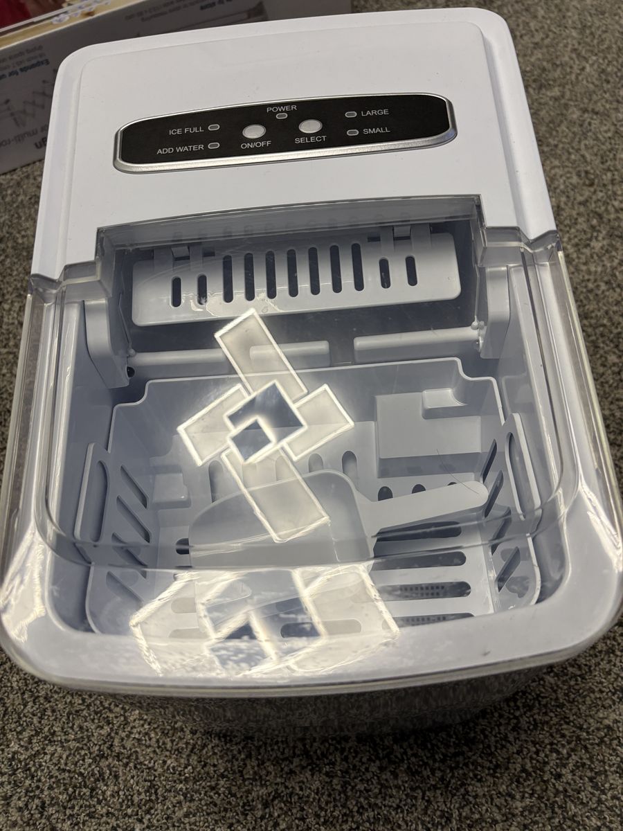 $ Insignia  Ice Maker Portable with Auto Shut Off Model NS-IMP26WH2