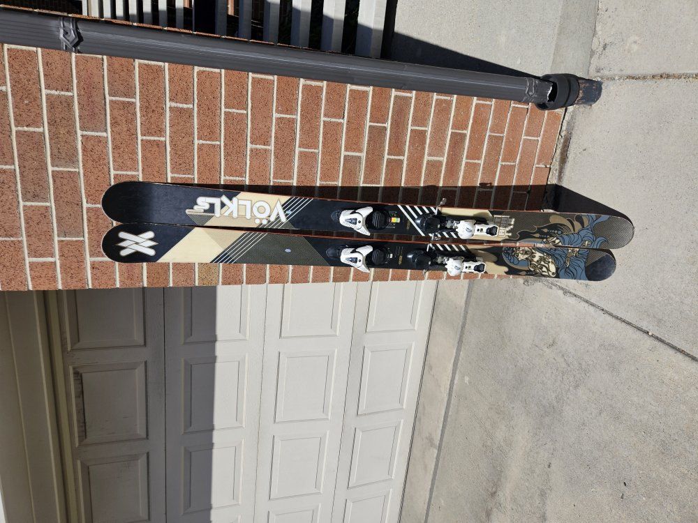 Skis with bindings
