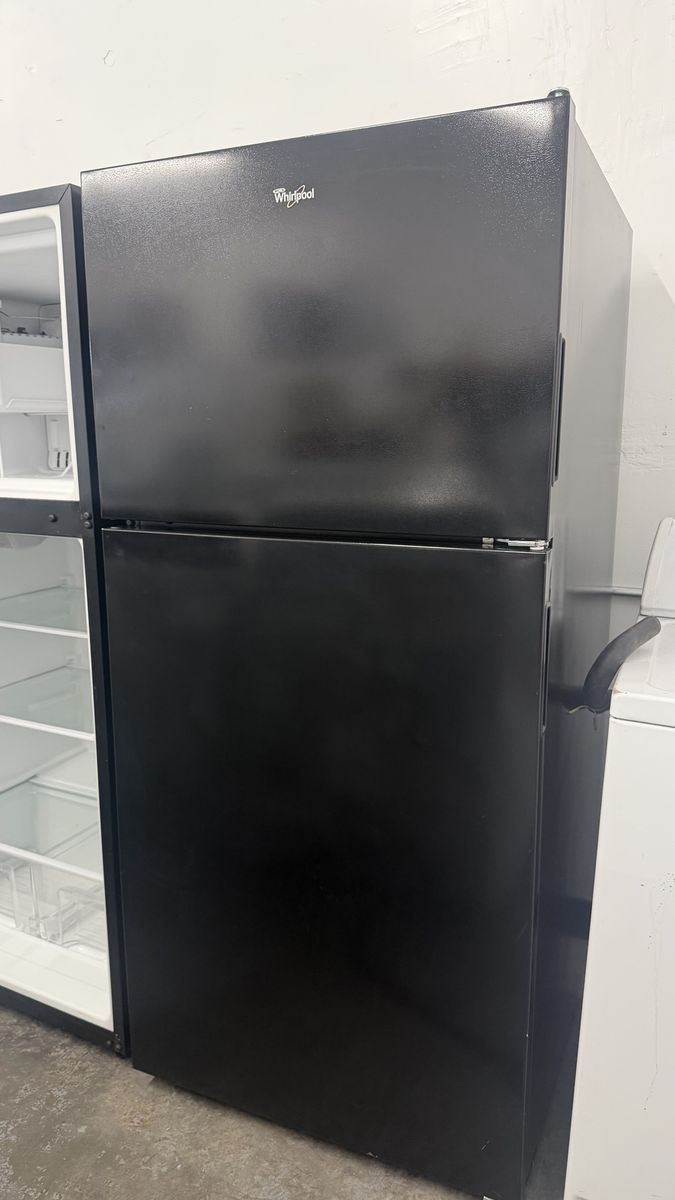 Whirlpool Black Top Freezer Refrigerator - Excellent Condition, Ready for Your Kitchen With Ice Dispenser