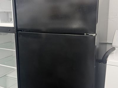 Whirlpool Black Top Freezer Refrigerator - Excellent Condition, Ready for Your Kitchen With Ice Dispenser