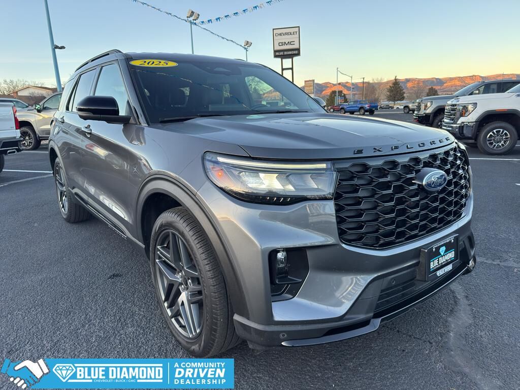 2025 Ford Explorer ST-Line