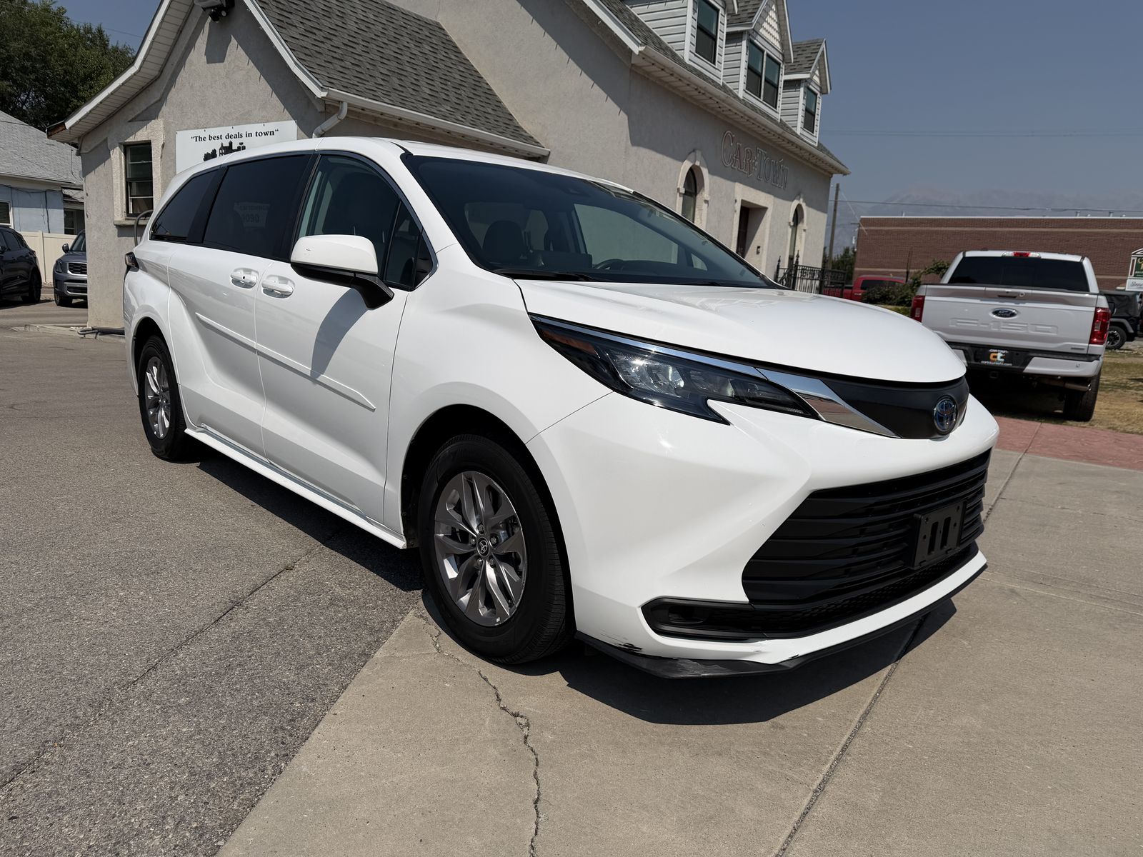 2024 Toyota Sienna LE 8-Passenger